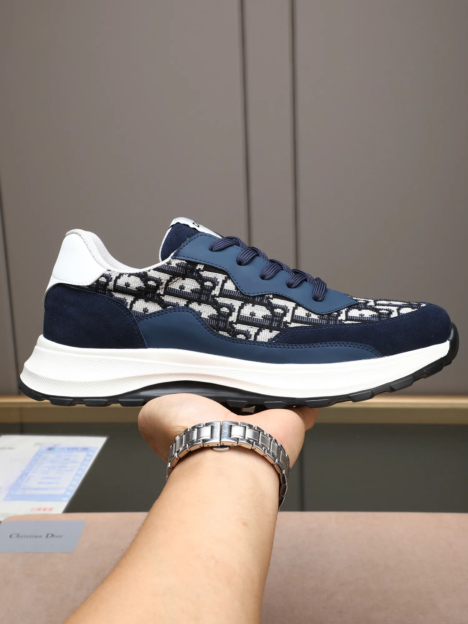 🆕🆕🆕Men's Shoes💰P460 Dior's avant-garde and versatile fashionable men's shoes are privately modeled, calfskin stitched with Dior's special waterproof fabric, fashionable, simple, stylish, eye-catching and classy. It will subvert old ideas and be a must-have for fashionistas who want to spend time with you! Must keep it for yourself! High-end comfort but low-end, high-end quality workmanship. Code number: 38-44 (45 customized) 4 colors for your choice [kiss][kiss][kiss]